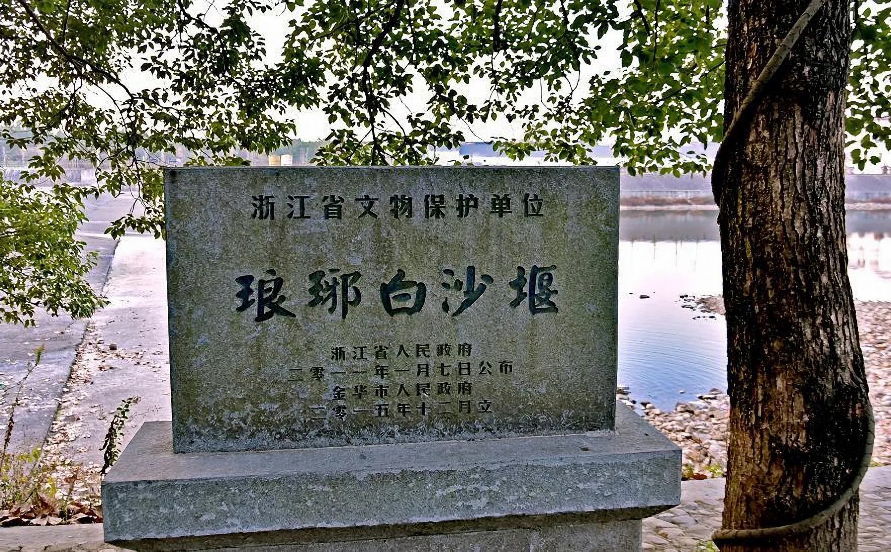 白沙溪岩景